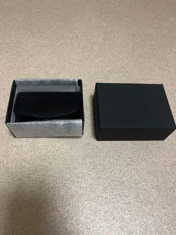 메종 스본 블랙 3단 폴더형 지갑 TOM