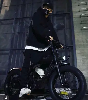 타케루 코디 Julius 팬츠 WHITELAND 후드티