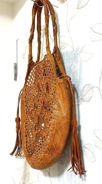 헬렌 카민스키 스모크 핑크 브라운 프린지 달린 바스켓 숄더 BAG