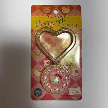 헬로키티 하트형 펜던트