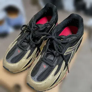 DIADORA 스니커즈 블랙/골드 27.5cm