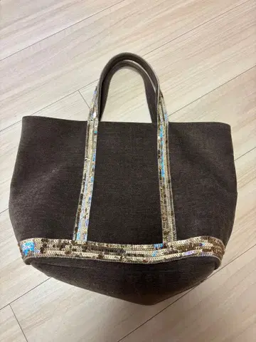 다크 브라운 토트백 비즈 장식 포함