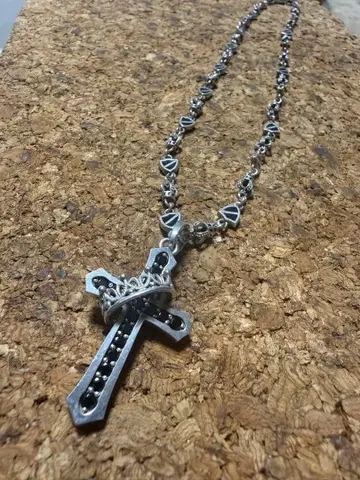 저스틴 데이비스 실버 목걸이 크로스 크라운