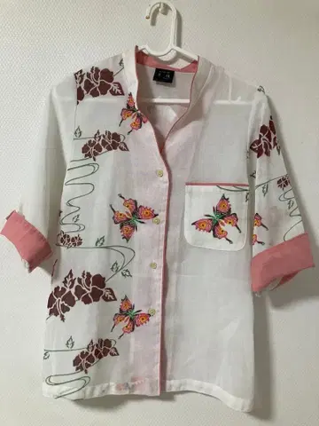 카리유시 웨어 테유이 나비와 꽃 프린트 M 사이즈 반팔 셔츠