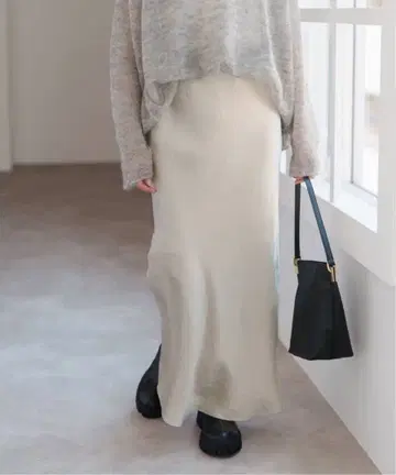 [새상품급] Spick & Span 새틴 플레어 스커트