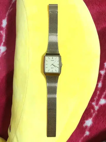 SEIKO 스퀘어형 메쉬 밴드 시계