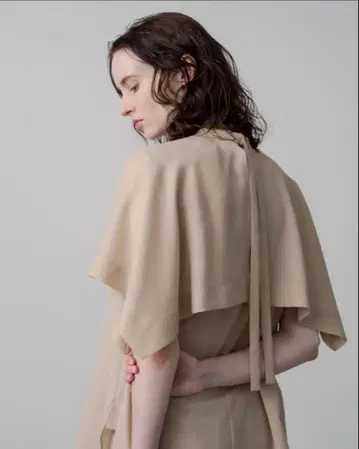 ebure 케이프 포함 블라우스