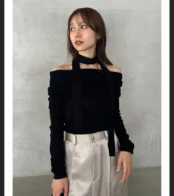 [새상품급] FRAY I.D 오프숄더 플로키 튤 상의 블랙