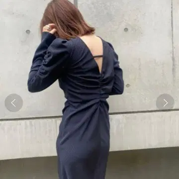 FRAY I.D 퍼프 슬리브 셔링 원피스