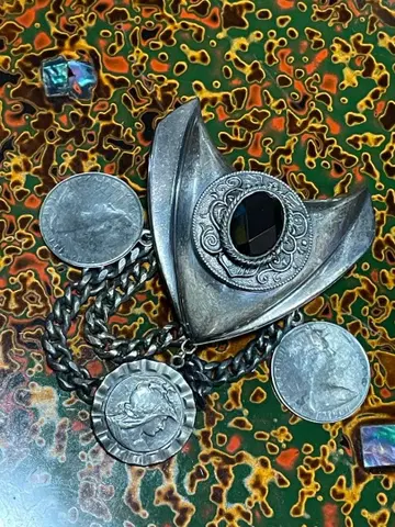 코인 갑옷풍 모티브 빈티지 브로치