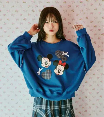 [쿠틸과 레트로] 하트 패치워크 멜로 맨투맨