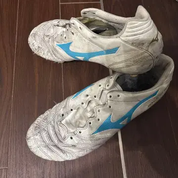 미즈노 축구화 화이트/블루