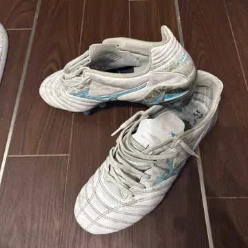 미즈노 축구화 스파이크 화이트/블루