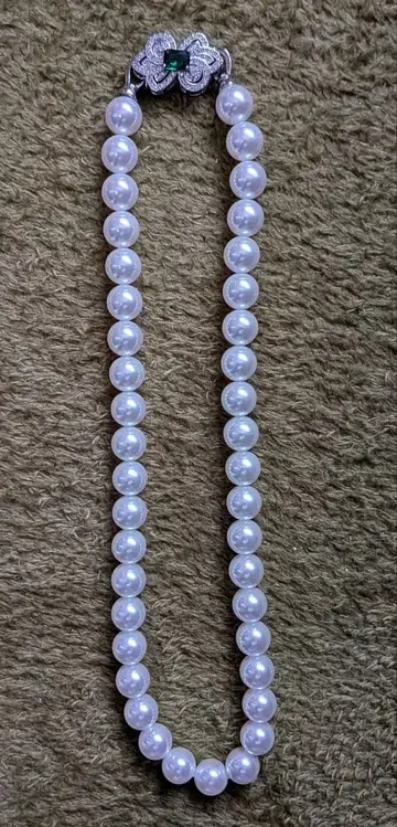 담수 펄과 에메랄드풍 스톤의 목걸이