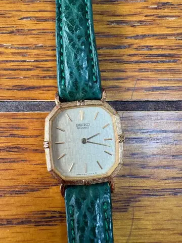 SEIKO 쿼츠 손목시계 팔각형 골드 작동 미확인