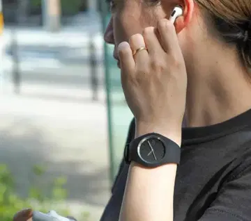 컨버스 x ice Watch 블랙 실리콘 아날로그 시계