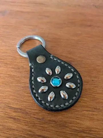 스터드 키링 도치기 가죽