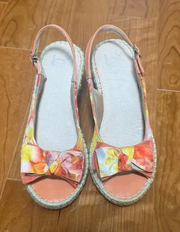 L 꽃무늬 웨지솔 샌들 키다리 아저씨 23.5cm