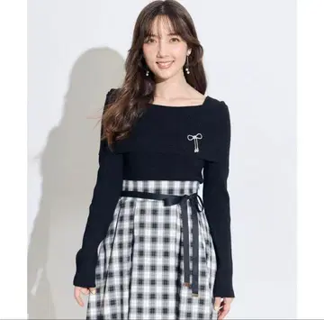 SWINGLE 셀렉 모티브 브로치 포함 오프숄더 라메 니트 풀오버 블랙