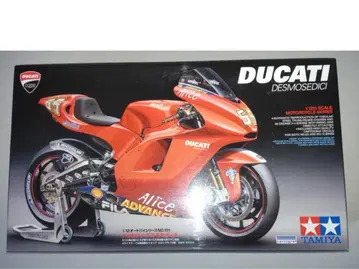 Ducati Desmosedici 1/12 스케일 모델 키트