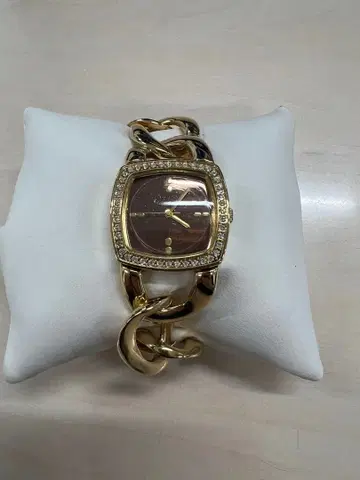 GUESS 골드 스퀘어 페이스 시계