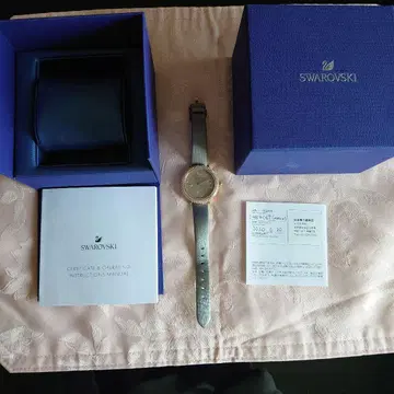 Swarovski 스톤 부착 손목시계