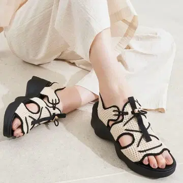 [가격 대폭 인하] onward steppi 메쉬 샌들 베이지 블랙