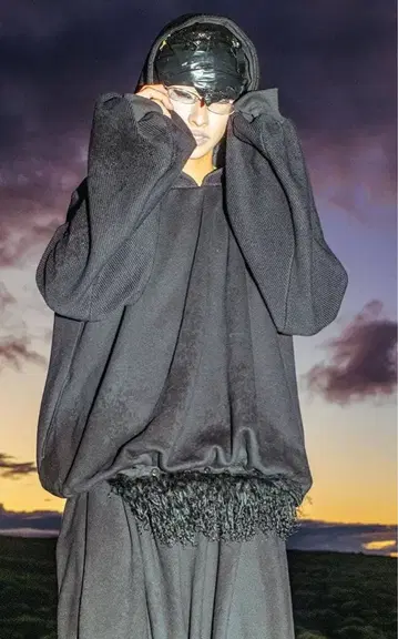 DINOWORKS 블랙 후드티 S