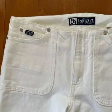 ASPHALT 화이트 부츠컷 데님