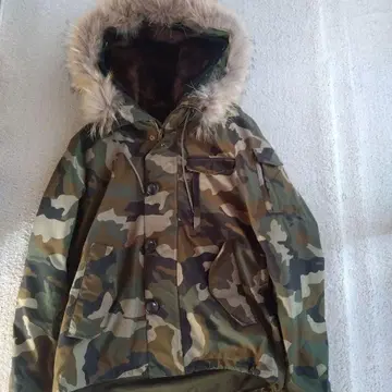 카모플라쥬 퍼 자켓 CANADA GOOSE 유사