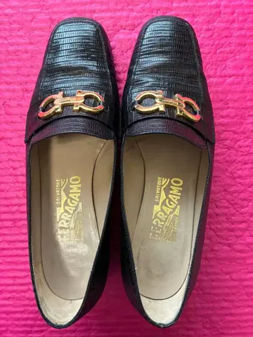 페라가모 펌프스 로퍼 블랙 사이즈 7D 24cm