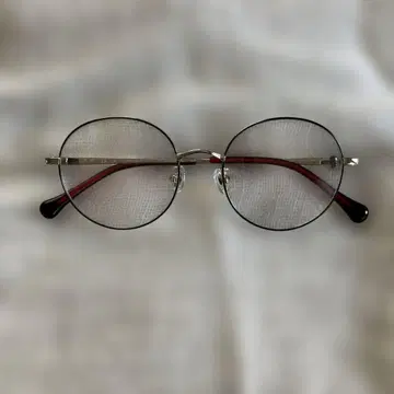 봇치더록 zoff 콜라보 안경, 키타 이쿠요 모델입니다