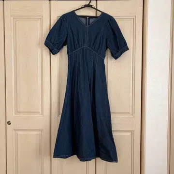 MURUA 다크 데님 V넥 퍼프 슬리브 원피스