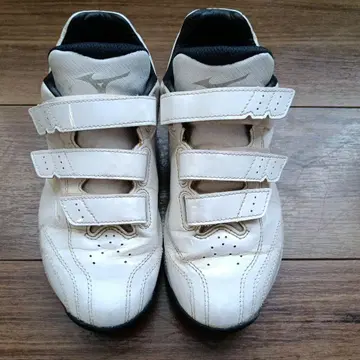 미즈노 트레이닝 슈즈 화이트