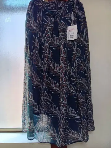 [ 이세탄 택 포함 새상품 ] 리프 무늬 쉬폰 롱 스커트 네이비