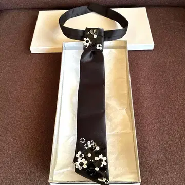 타이 CATHERINE OSTI / PARIS 캐서린 오스티