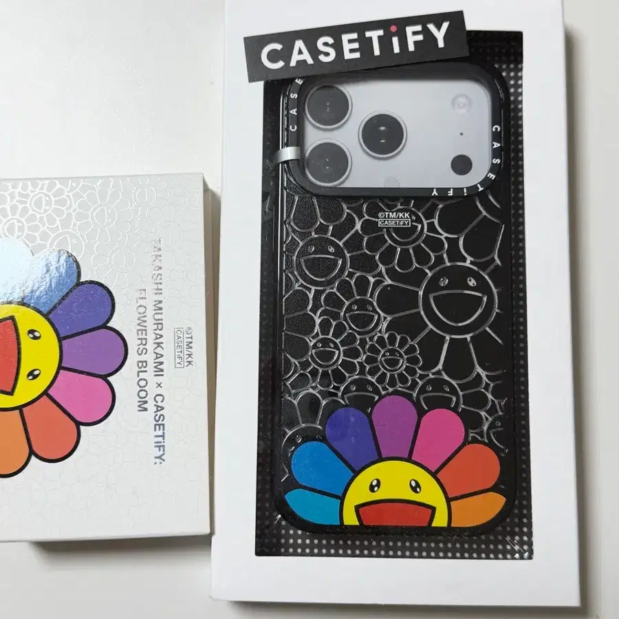 CASETiFY タカシ・ムラカミ Flowers Bloom17pro 【公式通販】