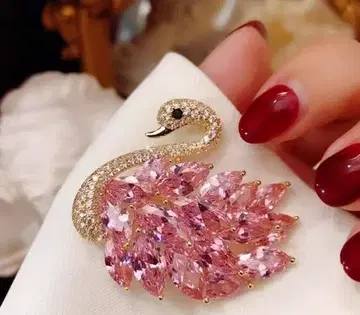 이탈리아 구매 큐빅 x 크리스탈 백조 모티브 브로치 새상품