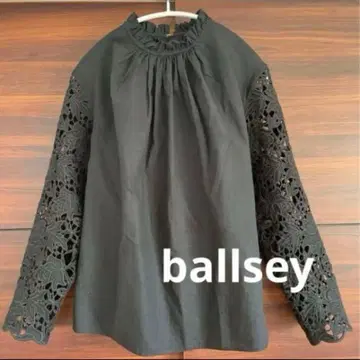 보르지 컷워크 레이스 콤비 개더넥 블라우스