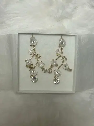 STELLA BRIDAL 스와로브스키 & 쉘 플라워 브라이덜 귀찌