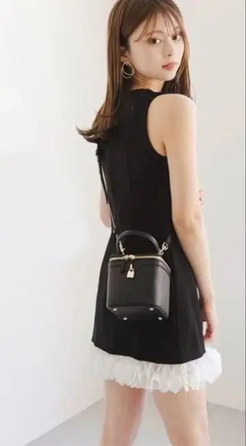 스나이델 토끼 온라인 한정판 헤임 프릴 미니 원피스 블랙