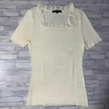 23구 화이트 프릴 스퀘어넥 니트 M