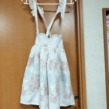 리즈리사 택 포함 새상품급 서스펜더 스커트 신데렐라 패턴