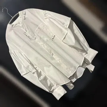 OMMO 새상품 SQUARE GATHER SLEEVE SHIRT