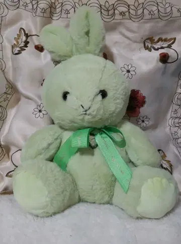 옐로우 그린색 토끼 봉제 인형