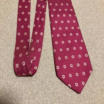Margaret Howell 버건디 도트 넥타이