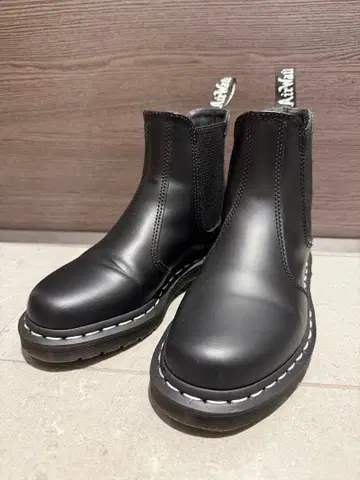 화이트 스티치 첼시 부츠