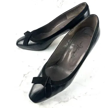 새상품급 긴자 카네마츠 가죽 펌프스 아몬드 토 블랙 22.5