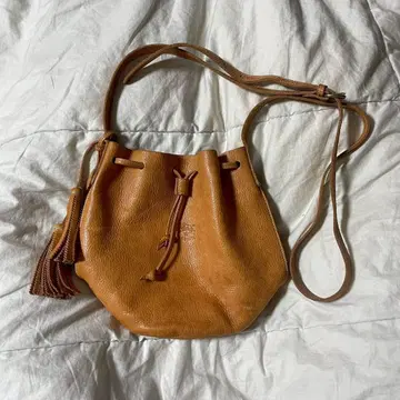 일비종떼 IL BISONTE 숄더백 복조리 버킷 태슬