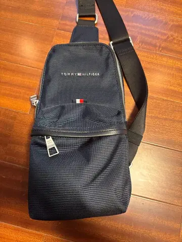 TOMMY HILFIGER 네이비 슬링백